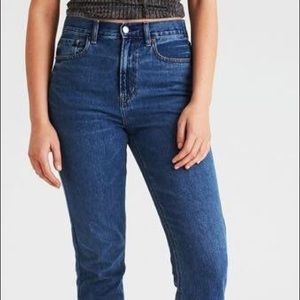 AMERICAN EAGLE MOM JEANS MEDIUM WASH